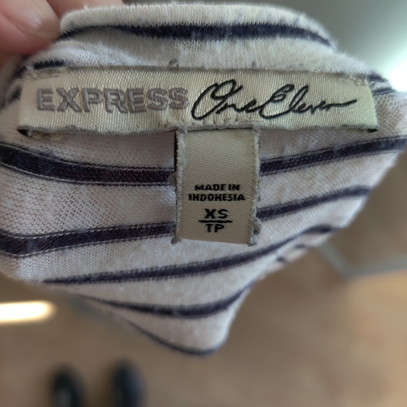 --**$$3/12$$**--White & Navy V-Neck Tee - Picture 4 of 5